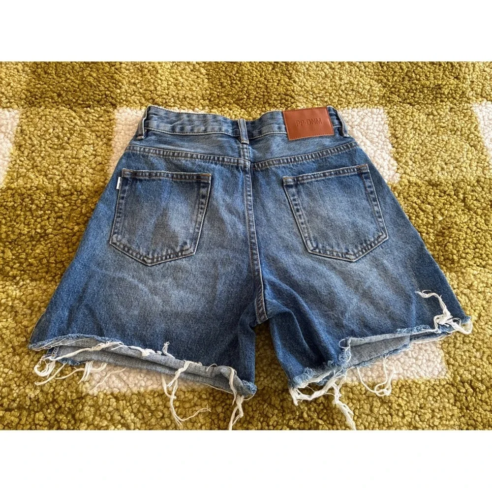 Princess Polly High Waisted Distressed Denim Shorts Medium Wash Blue Size 4 US - Picture 4 of 7
